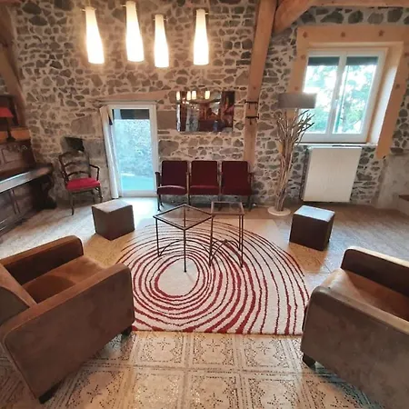 Le Du Bois De L'hiver, Grange De Caractere Avec Vue Sur Le Puy-de-dome Holiday home *