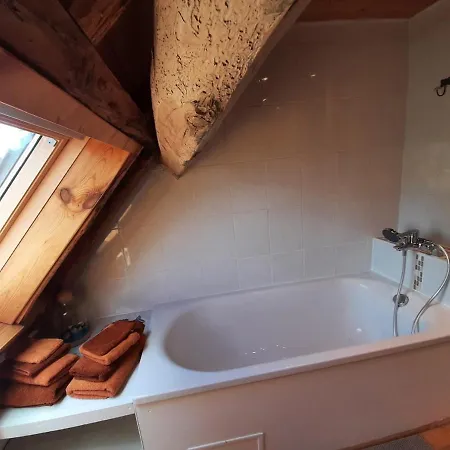 Holiday home Le Du Bois De L'hiver, Grange De Caractere Avec Vue Sur Le Puy-de-dome