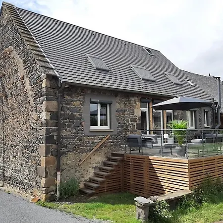 Prázdninový dům Le Du Bois De L'hiver, Grange De Caractere Avec Vue Sur Le Puy-de-dome *