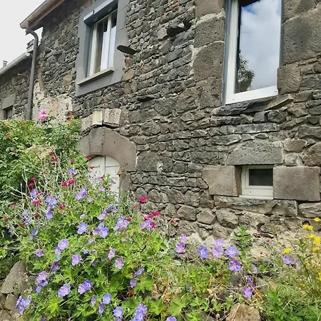 Prázdninový dům Le Du Bois De L'hiver, Grange De Caractere Avec Vue Sur Le Puy-de-dome Ceyssat
